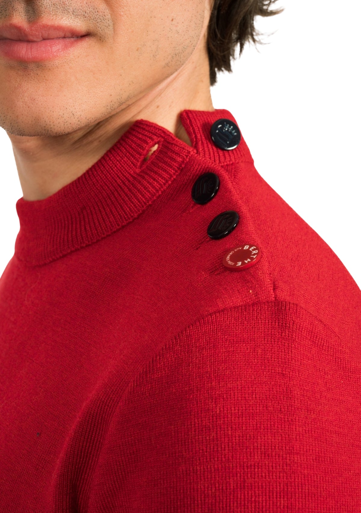 Pull homme en laine rouge à coudières rayées marine et rouge
