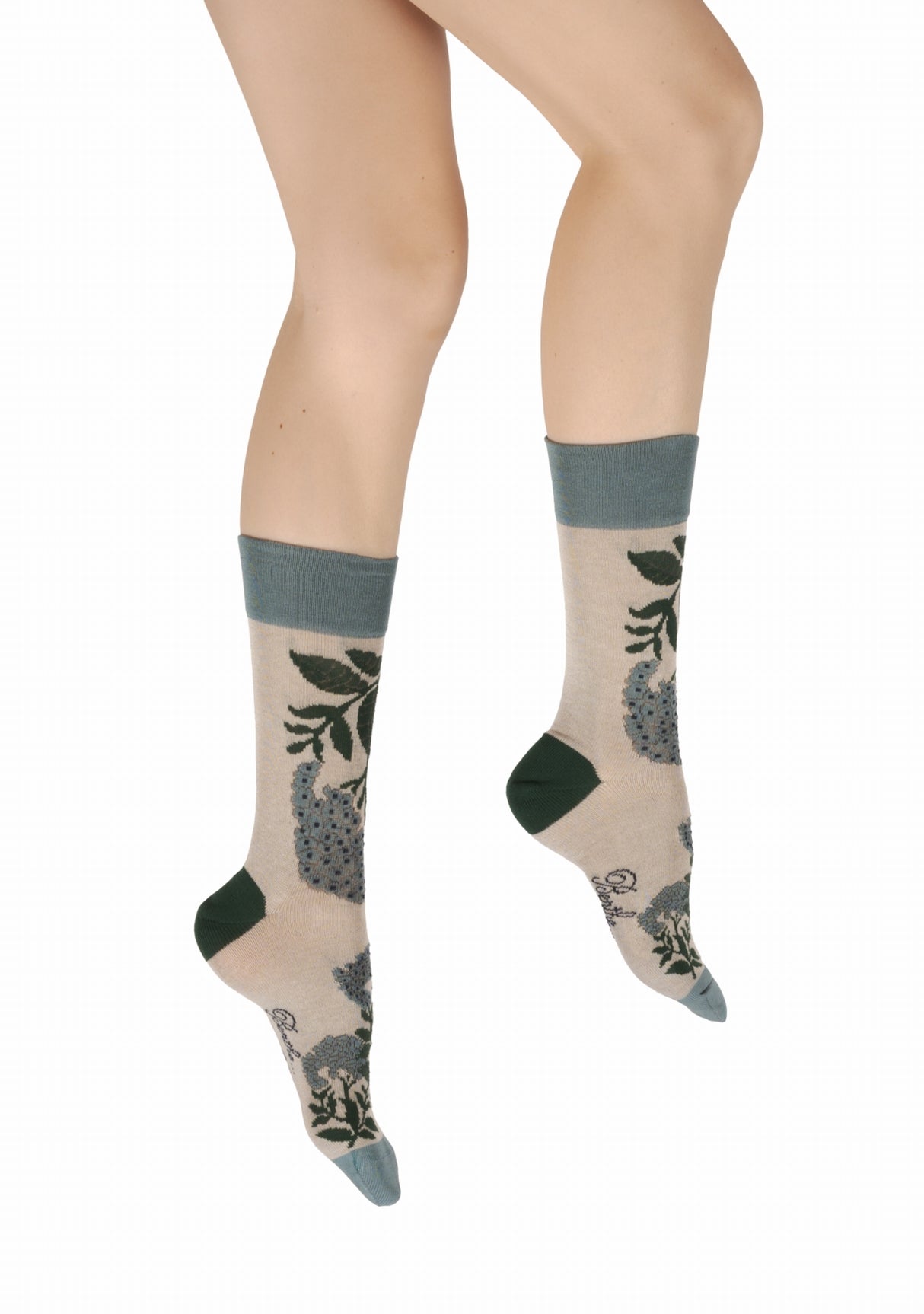 Chaussettes fil d’Écosse femme Berthe Aux Grands Pieds fleurs bleues ECRU