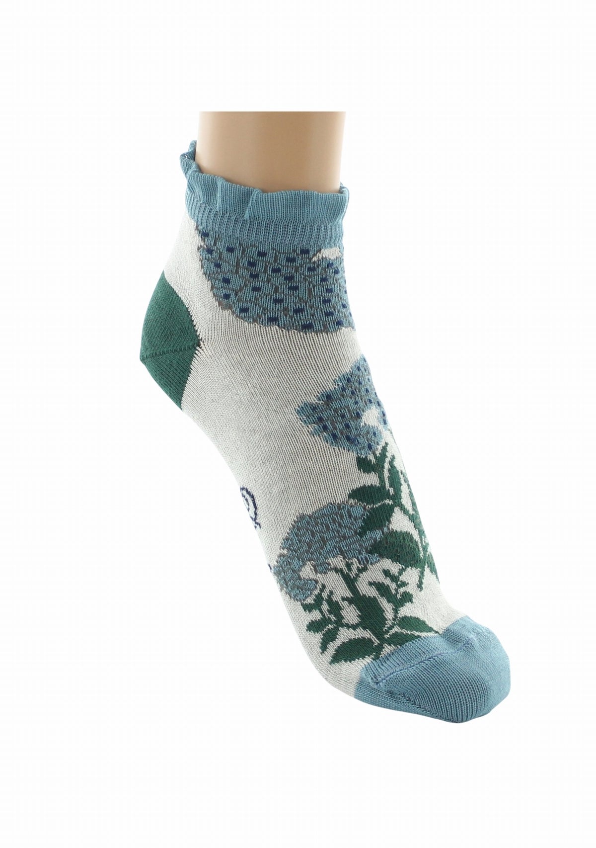Socquettes fil d’Écosse femme Berthe Aux Grands Pieds fleurs bleues volant ECRU