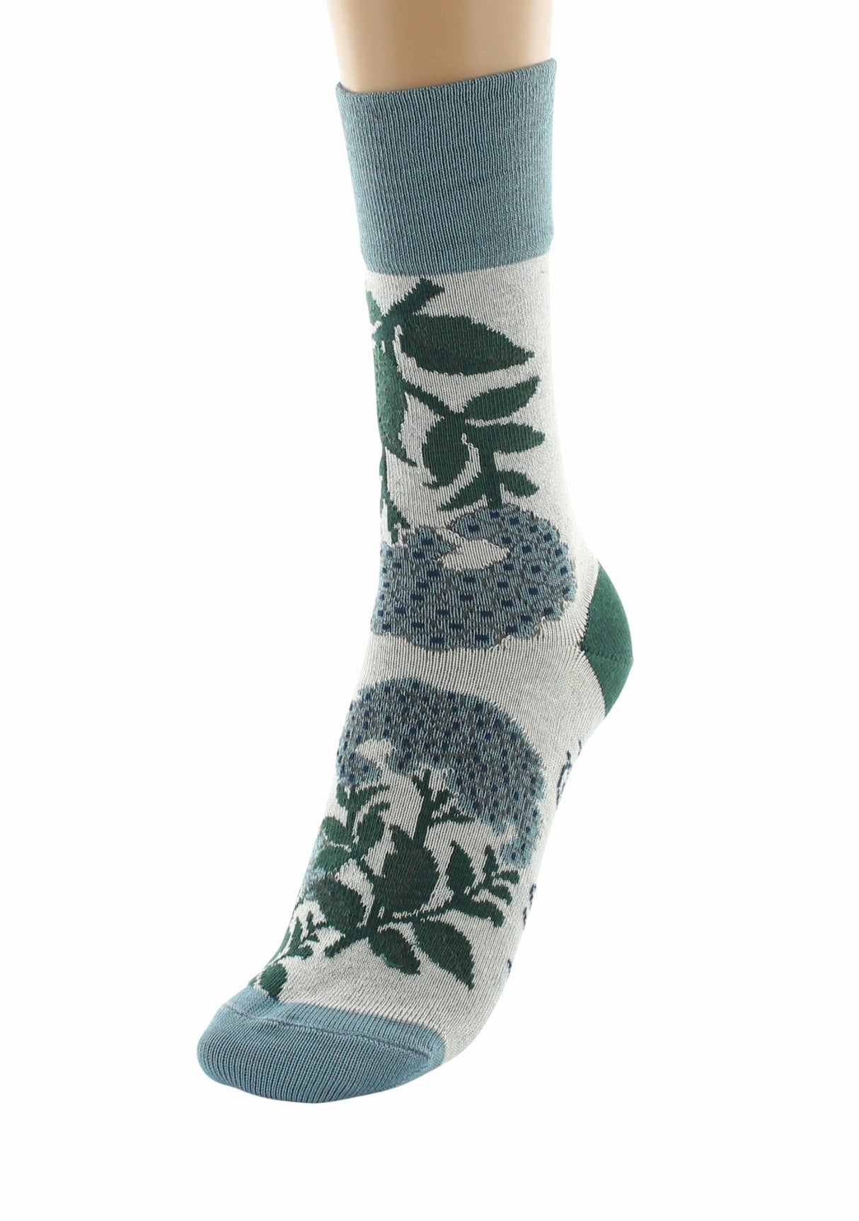 Chaussettes fil d’Écosse femme Berthe Aux Grands Pieds fleurs bleues ECRU